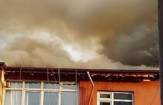 Mangal yapmak için yaktıkları ateş, binayı küle...