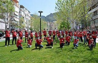 Manisalı çocuklar Kızılay’la bayram etti