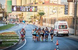 Maratonİzmir’de yarı dünya turu