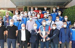 Mardin Valisi Demirtaş, Yeni Kızıltepespor takımını...