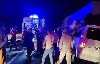 Mardin’de hafif ticari araç tıra arkadan çarptı:...