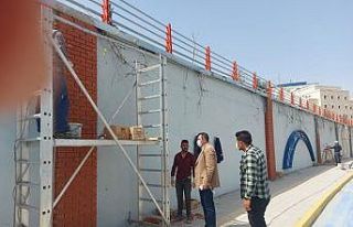 Mardin’de kavşaklar ve istinat duvarları süsleniyor