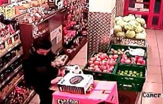 Marketten aldığı ürünleri bırakıp gözüne...