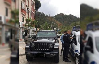 Marmaris’te lüks araçta radar tespit cihazı yakalandı