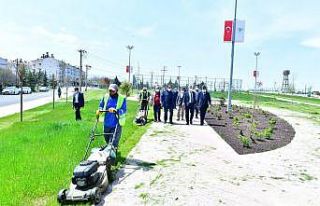 Mehmet Çınar, park ve yeşillendirme hizmetlerini...