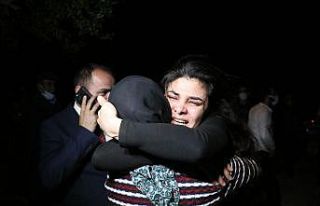 Melek İpek baba ocağında gözyaşlarına boğuldu