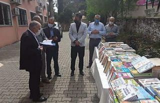 Memurlardan toplanan 3 bin 717 kitap öğrencilere...