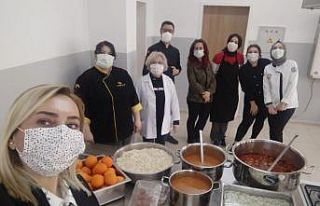 Meslek liseliler iftarını paylaşıyor