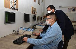 Meslek lisesi UV ışınla hava temizleme cihazı...