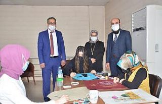 Milimetrik desenler sabırlı dokunuşlarla sanata...