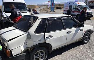 Minibüsle otomobil çarpıştı: 1 yaralı