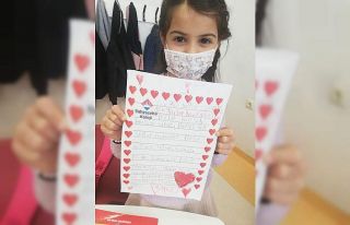 Minik öğrencilerden sağlık çalışanlarına duygulandıran...