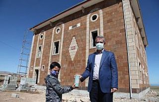 Minik Yunus Emre, kumbarasında biriktirdiği parayı...