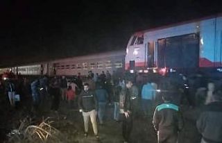 Mısır’da yolcu treni raydan çıktı: 15 yaralı