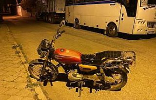 Motosiklet hırsızı bekçilerden kaçamadı
