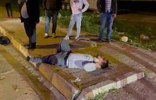 Motosiklet ile minibüs çarpıştı: 2 yaralı