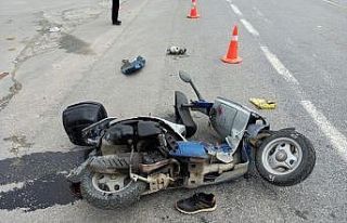 Motosiklet ile otomobil kafa kafaya çarpıştı:...