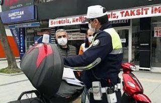 Motosikleti ile izinsiz sokağa çıktı, 5 ayrı...