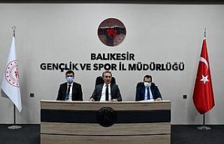 Müdür Arıcıoğlu ve Federasyonların il temsilcileri...