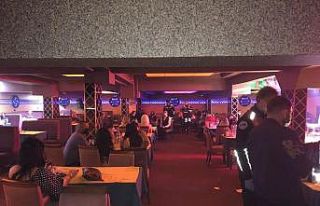 Mührü kırılan mekana polis baskını: 53 kişi...