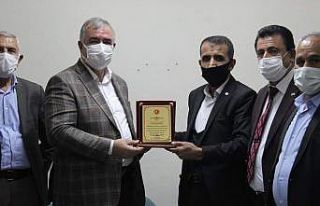 Muhtarlardan Başkan Turanlı’ya teşekkür plaketi