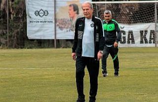 Mustafa Denizli, Altay’da ilk antrenmanına çıktı