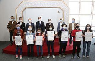 Niğde Belediye Başkanı Özdemir Pandemide Öğrencilerin...