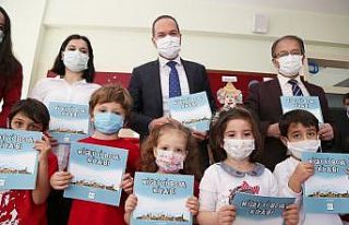 Niğde Belediyesi öğrencilere boya kitabı dağıttı