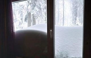 Nisan karı şaşırttı, kar kalınlığı 120 santimetreyi...