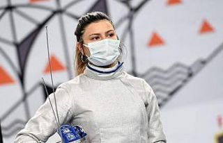 Nisanur Erbil eskrimde dünya ikincisi oldu