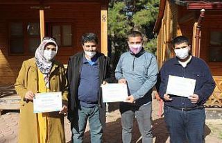 Obozite kampona katılanlara sertifika