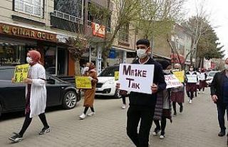 Öğrenciler Covid-19’a dikkat çekmek için yürüdü