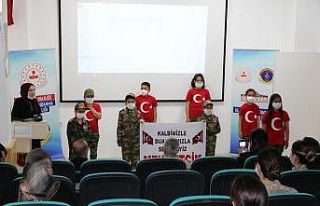 Öğrenciler, jandarmayı ziyaret edip şehitler anısına...