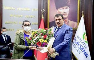 Öğrencilerden Başkan Gürkan’a Kütüphaneler...