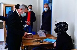 Öğrencilere sınav deneme seti hediyesi