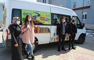 Öğretmenler köy köy dolaşarak öykü anlatıyor