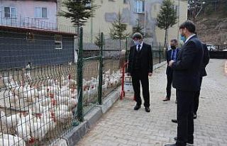 Öğretmenler yumurta satarak 18 öğrenciye burs...
