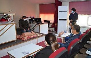 Öğretmenlere ilk yardım eğitimi veriliyor
