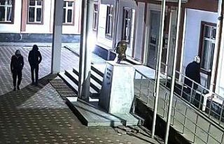 Okul kantininden hırsızlık kamerada