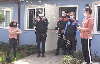 Olay ihbarına giden polislere özel öğrencilerden...