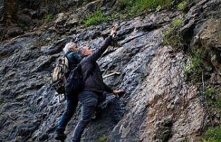 Onlar süs taşı avcıları: Komando gibi dağlarda...
