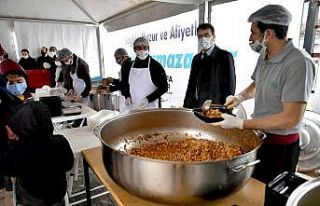 Osmangazi’de günlük 2 bin 500 kişiye sıcak iftar...
