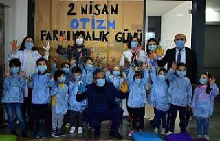 Otizm farkındalığının farkına vardılar