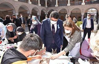 Otizmli bireyler ahşap boyama etkinliğinde buluştu