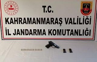 Otobüsle yolculuk yaparken tabancayla yakalandı