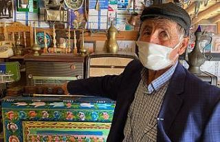 Otomobil garajını müzeye çevirdi