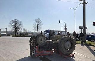 Otomobil ile çarpışan traktör takla attı: 1 yaralı