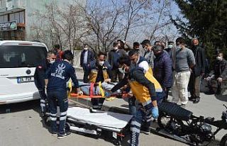 Otomobil ile motosiklet çarpıştı: 2 yaralı