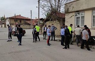 Otomobil motosiklete çarptı: 2 yaralı