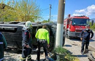 Otomobil takla attı, 2 kişi yaralandı